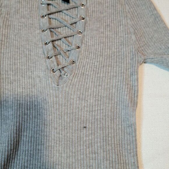 Yoki Gray Ribbed Lace Up Chest Mock Neck Long Sleeve Sweater Size Small - Picture 7 of 11